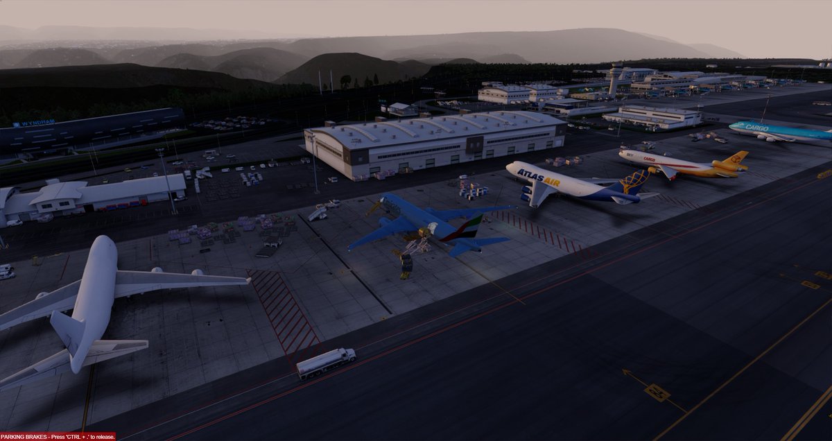 YaelVegaR1's tweet photo. Les garantizo que en la vida real, se ve muuuuuuuucho más impresionante un atardecer desde el Mariscal Sucre Internacional de Quito @AeropuertoUIO
#Prepar3D #PMDG #Emirates #SimAviation https://t.co/Lc9Ay8DodV