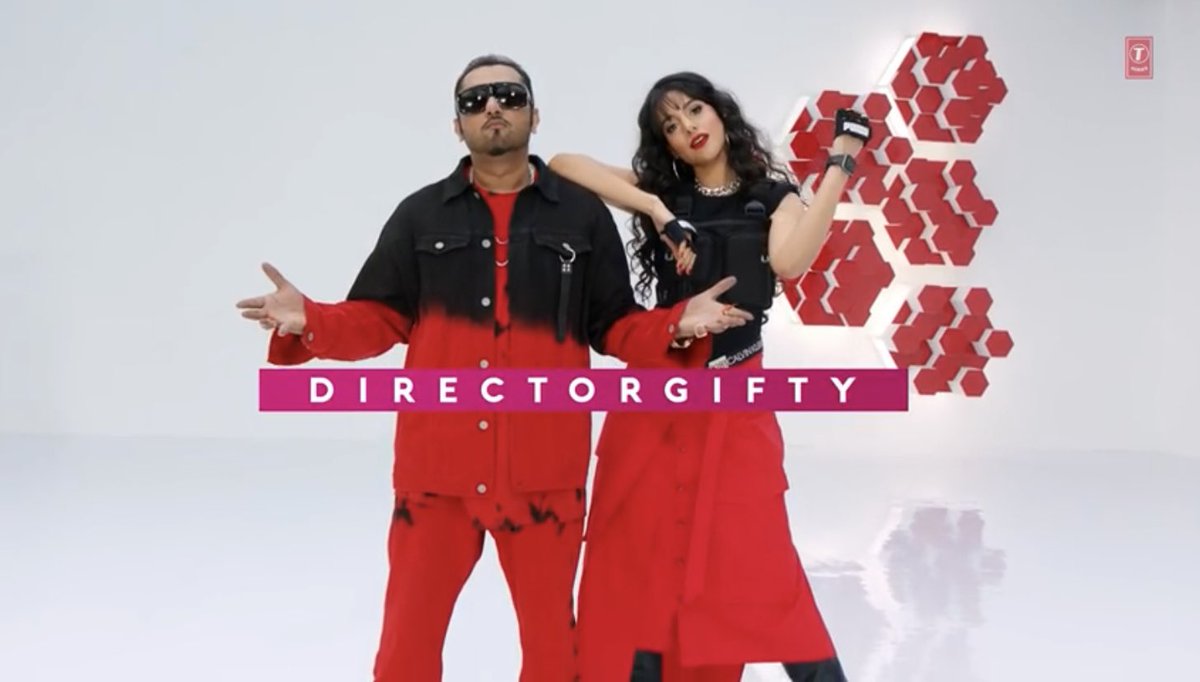 PreetSurrey's tweet photo. #firstkiss #YoYoHoneySingh #directorgifty #ipsita #singhsta #director #BhushanKumar #TSeries https://t.co/hMXCt1fEAt