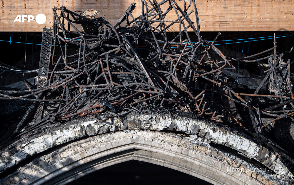AFP's tweet image. A grand lady rises.

Reconstruction of Notre Dame Cathedral in Paris reaches  turning point with the removal of the last portions of scaffolding that melted during the April 2019 fire

u.afp.com/3Fhr

📸 Martin Bureau