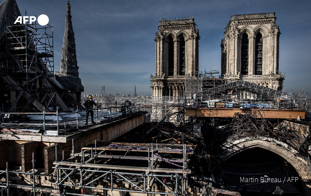 AFP's tweet image. A grand lady rises.

Reconstruction of Notre Dame Cathedral in Paris reaches  turning point with the removal of the last portions of scaffolding that melted during the April 2019 fire

u.afp.com/3Fhr

📸 Martin Bureau