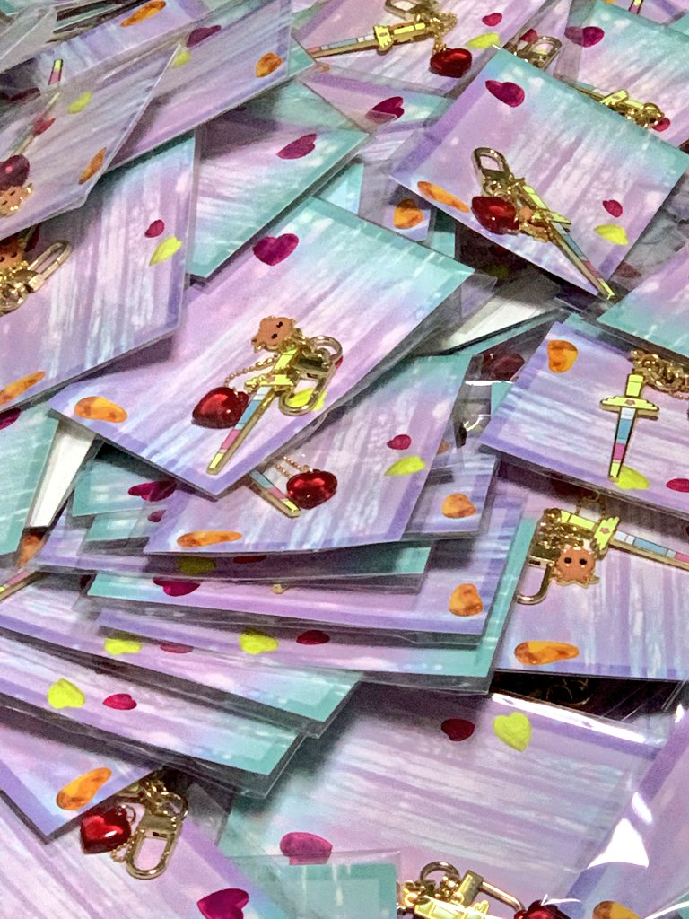 🥼보건교사 안은영 키링🔫 배송을 마쳤습니다🍬 빠르면 이번주, 늦으면 다음주중으로 받아보실 수 있을 것 같아요🥳🥳 감사합니다💖