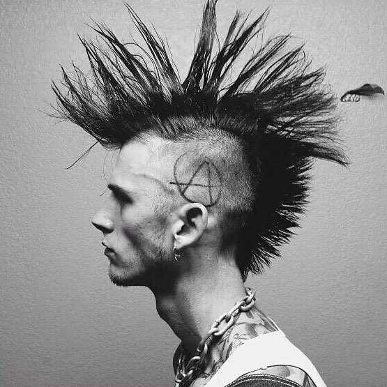 colsonylon's tweet photo. "i blinked" ; a machine gun kelly thread https://t.co/g4VinloCxE