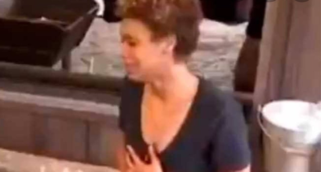 ViadinhaC's tweet photo. Lidi falando mal da jojo pelas costas//lidi tentando falar alguma coisa na frente da jojo
#RoçaAFazenda
#RocaAFazenda12 https://t.co/JvYvdwucZ3