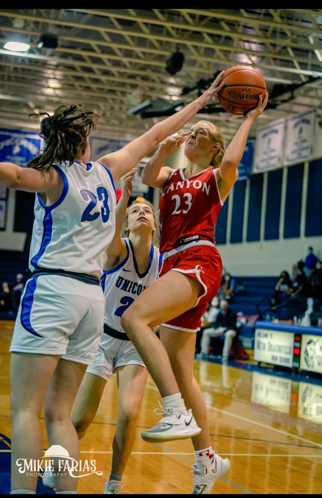 HaltemanShanna's tweet photo. @J297160 Great night on the court for #23

Photo credit talented: 
mikie farias

#23NBHSvarsityBBUnicorns
#UTDcommittedComets https://t.co/8LVENIzLVm