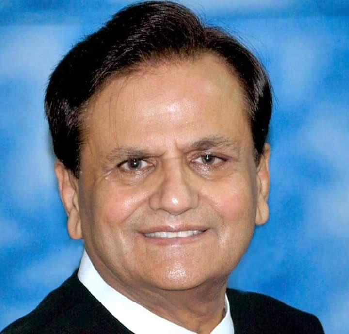 DKShivakumar's tweet photo. Deeply saddened &amp; shocked by the demise of AICC Treasurer &amp; one of the foremost leaders of the Congress party Shri. Ahmed Patel

His steadfast loyalty &amp; contribution to the Congress party as well as the nation was exemplary &amp; an inspiration to us all. Condolences to his family. https://t.co/iDV1M9w7yS