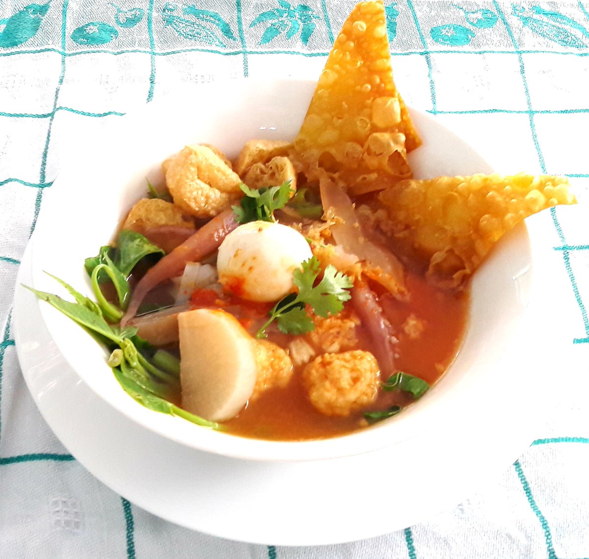 ZoomInKitchen's tweet photo. Homemade "Yentafo Sauce Recipe"
"Top 5 noodle soups in Thailand"
Secret special recipe how to make a beautiful color from 3 kind of chilli pepper ? Very easy to make. Enjoy!
https://t.co/IBtjzauLcC

#YentafoSauce #YentafoRecipe #noodle #soup #Thailand #Asiafood #secret #Thaifood https://t.co/roLAJz6dH4