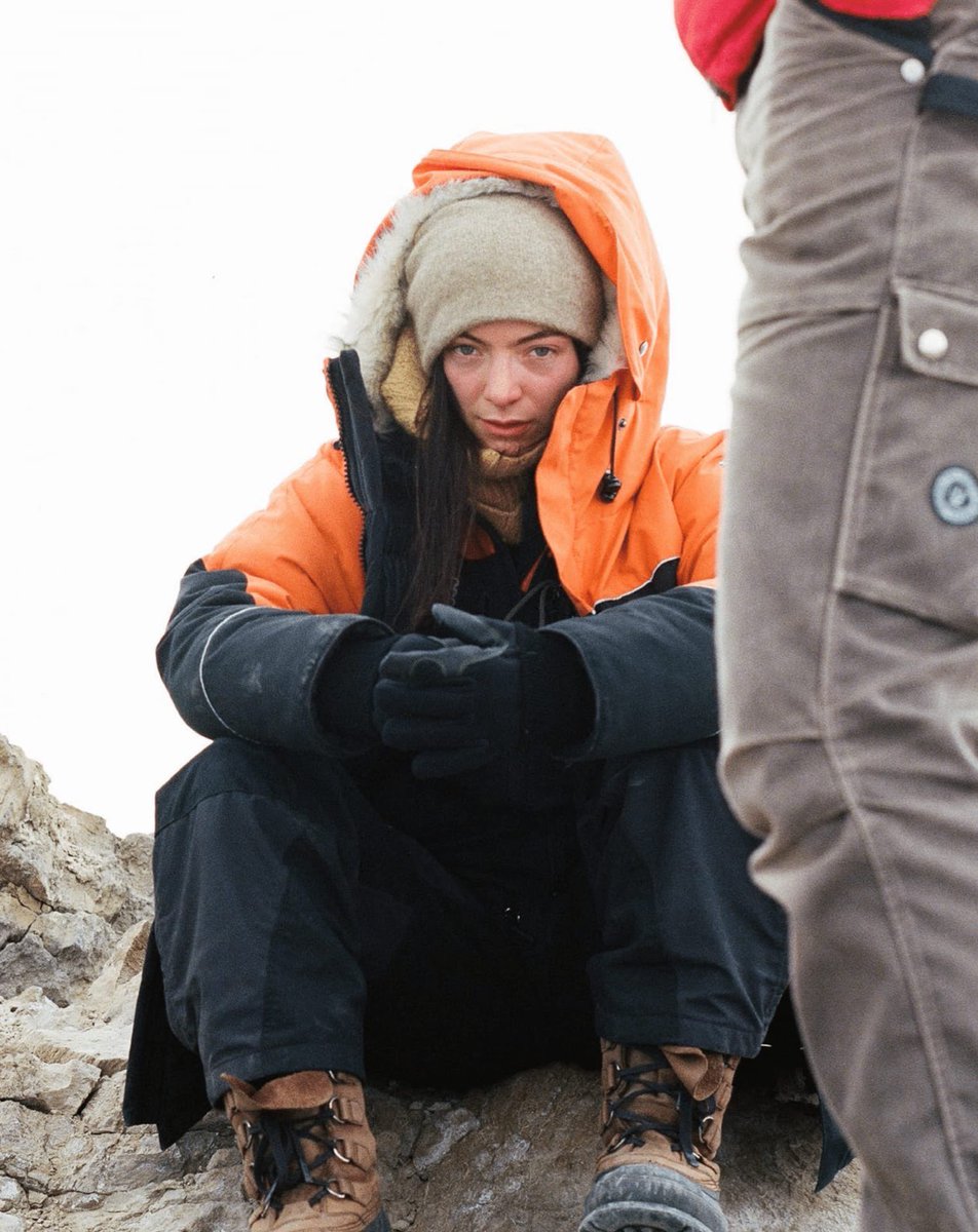 LordeDaily's tweet photo. New photos of Lorde in Antarctica https://t.co/1mZrha1gIn