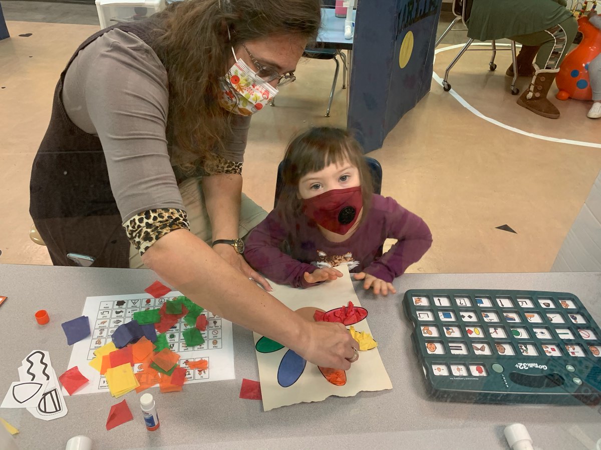 OrangeCoSchools's tweet photo. Students at New Hope Elementary School were in the mood for giving thanks today! They created colorful turkey artwork. Students also used STEM skills to make their very own versions of a Thanksgiving Day parade balloon, and many expressed the things they are thankful for! https://t.co/0ftF2Pw2Q7