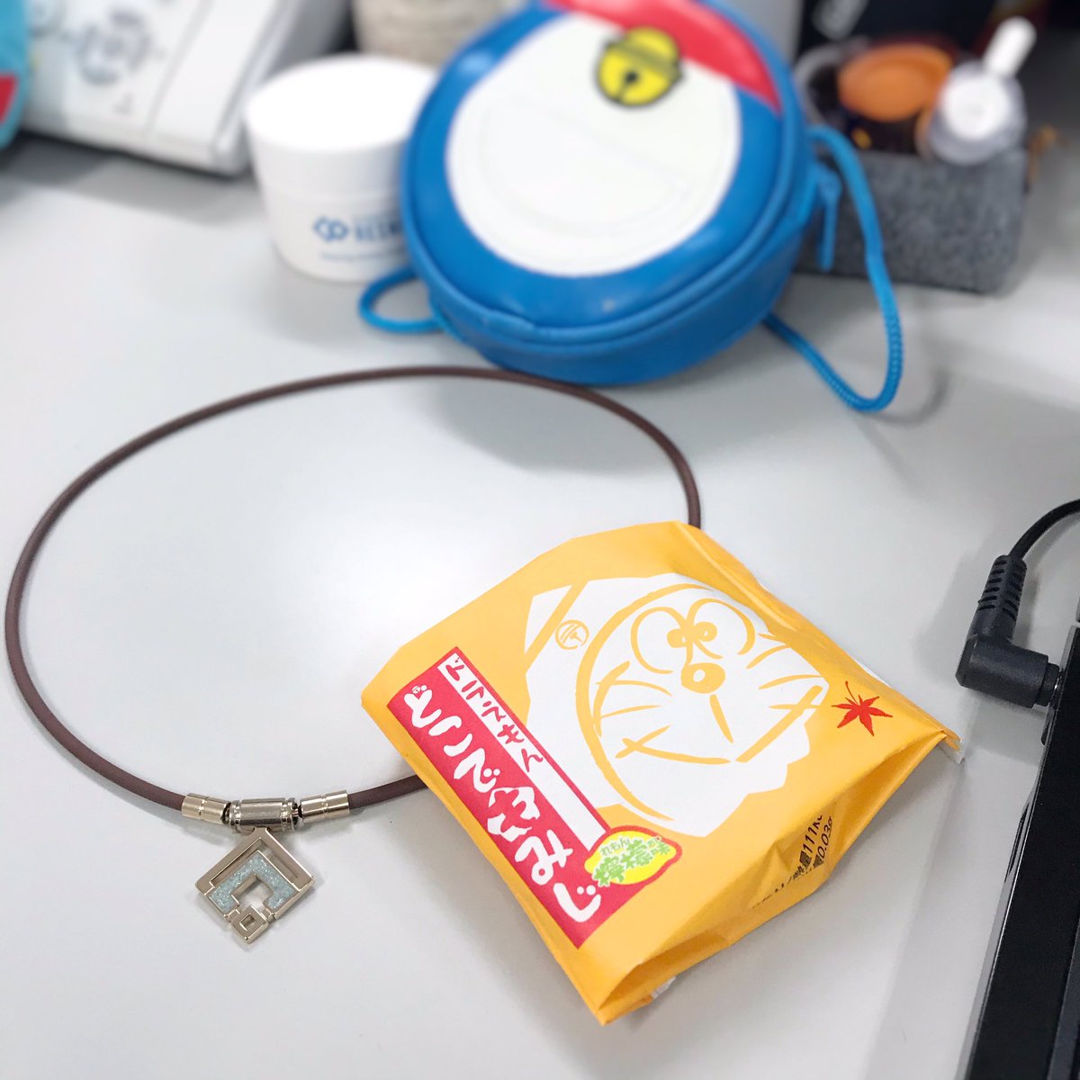 Colan Totte Co Ltd コラントッテ公式 على تويتر 広島土産get これ食べてどこへでも行ってしまいたい水曜日です 遠い目 コラントッテ Colantotte ドラえもん もみじ 広島 もみじ饅頭 仮にドラえもんの形の饅頭なら頭から食べよう