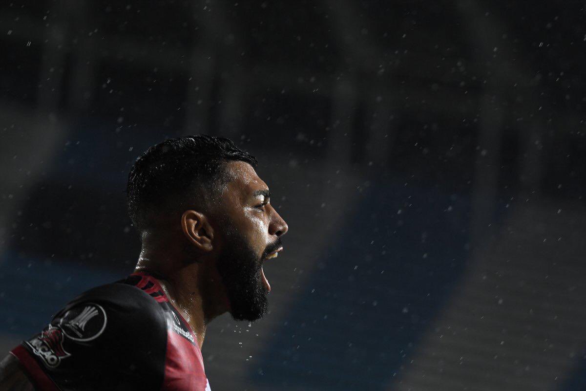 gabigol's tweet photo. Noite típica de Libertadores, porém um bom resultado para o próximo jogo! Agora é no nosso Maraca, VAMOS! Pela COPA 👑 https://t.co/en4WQOu6tx