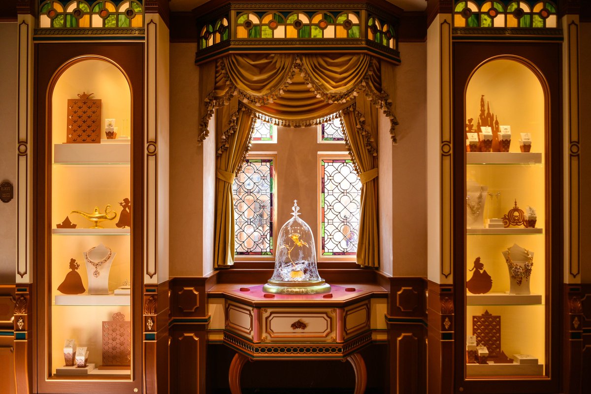 香港経済貿易代表部 祝 香港ディズニーランド15周年 香港ディズニーランドはオープンから15周年を迎えました テーマパークの象徴である生まれ変わった キャッスル オブ マジカル ドリーム は 夢を追い求める ディズニー プリンセスとクイーン