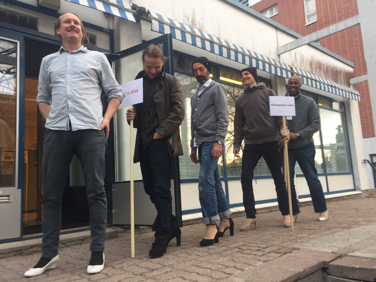 LyomatonLinja's tweet photo. Kansainvälinen päivä naisiin kohdistuvan väkivallan lopettamiseksi tänään... #lyomatonlinjaespoossa #Valoaeivaekivaltaa #OrangeTheWorld #putyourselfinhershoes https://t.co/GpV6RHsYiz