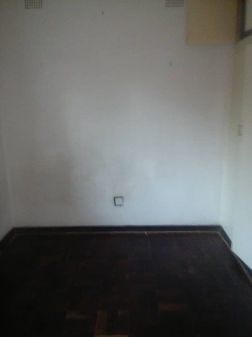propertygalax2's tweet photo. Sunridge - One inside room for rent
✓ Share kitchen
✓ Share lounge
✓ Own bedroom with BICs
✓ Share toilet and bathroom
✓ Single lady required
✓ Rental fees - US$70
WhatsApp 0771835705, Call/text (024)2753943 ; 0734157338 ; 0712045200. #accommodation #RoomsForRent #harare https://t.co/vKkkklFyjL
