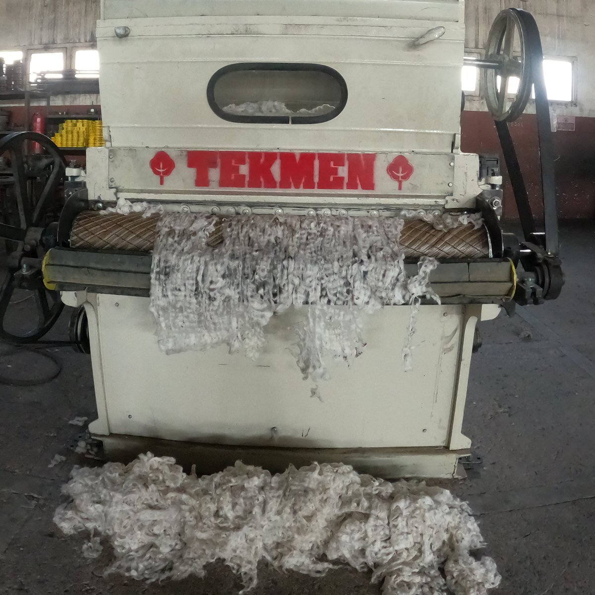 Pamuk elyafına zarar vermeden çekirdeklerinden ayıran çırçır makinesi. tekmentekstil.com.tr