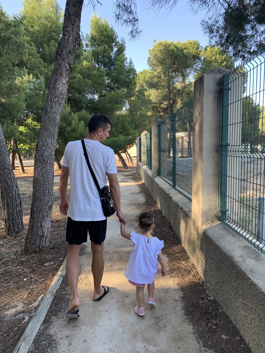 verocopera87's tweet photo. Muchísimas felicidades papi por tus 35 añazos!!! Gracias por llevarme siempre de la mano y hacernos tan felices a mami y a mi. Te queremos infinito y deseamos poder celebrar tropecientos cumples más juntos!!! Eres el mejor ⁦@moudelbajo16⁩!!! Feliz cumple jovenzuelo!!😘❤️🥰 https://t.co/sOECXaB1fg