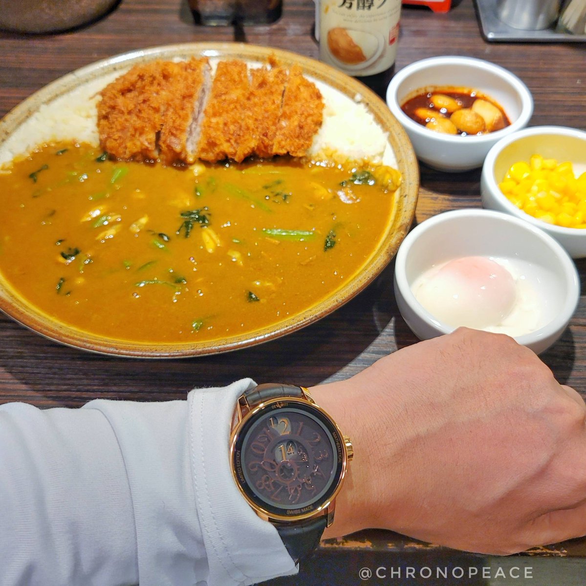 chronopeace's tweet photo. まずCoCo壱のカレーを先に食べるか、美しい時計を先に食べるか。 自分はいつも後者。あなたは? CoCoIchi curry first? Or beautiful watch first? How about you?
#DeWitt #dewittmathematical #ドゥヴィット #ドゥヴィットマセマティカル #jumphour #jumpinghour #jumpminute #jumpingminutes https://t.co/WtB6JIeFj2