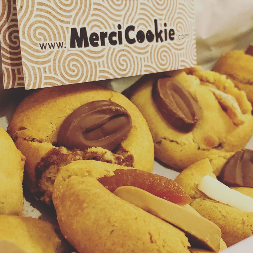 Comme chaque année, les commandes <a href="/mercicookieoff/">MerciCookie</a> commencent à pleuvoir pour les fêtes !