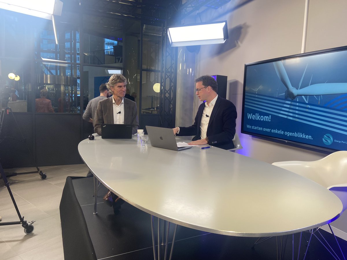 We gaan beginnen! Webinar Grensoverschrijdende samenwerking in de wind in zicht <a href="/PEPZeeland/">Platform Energy Port Zeeland</a> <a href="/stefandebruijn/">Stefan de Bruijn</a> <a href="/OrstedNL/">Ørsted NL</a> <a href="/WorldClassMaint/">WCM</a> #hyscaling #offshorewind