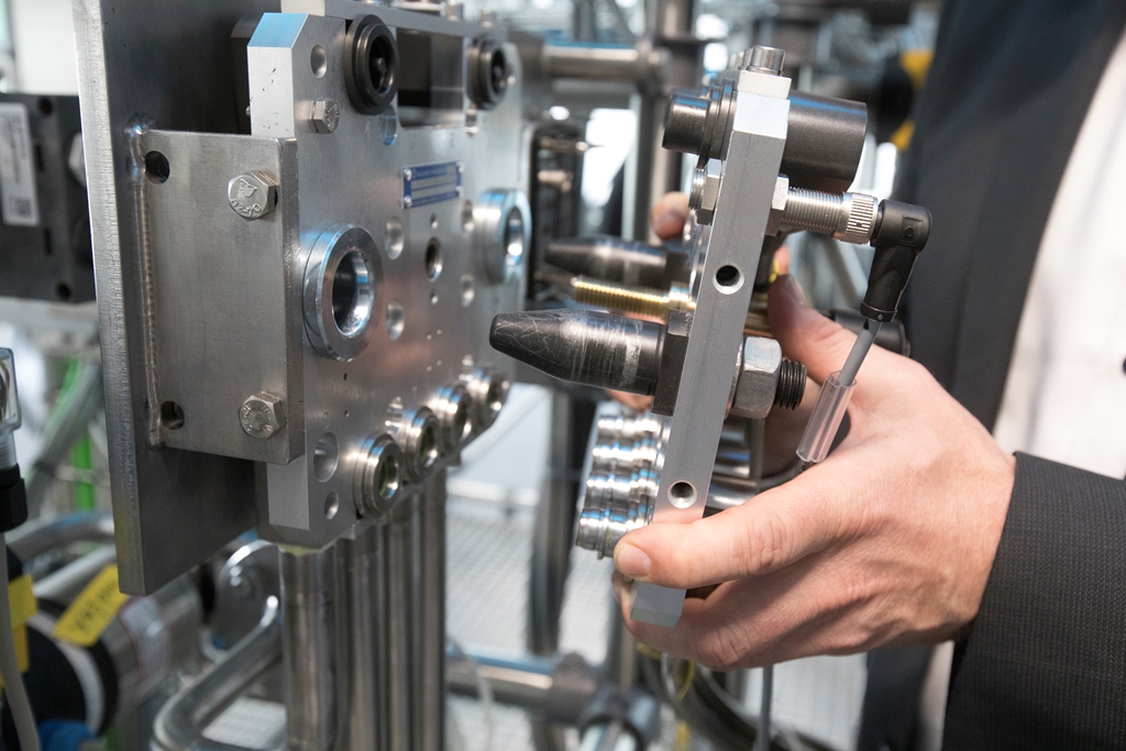 Looking for fast, flexible &amp; effective processes in industrial #manufacturing? ☝️ Time for modular #automation concepts! Just see, what Merck &amp; Siemens are collaborating on: 
👉sie.ag/350yxXJ👈 #pauto #IIoT #SPSdialog
