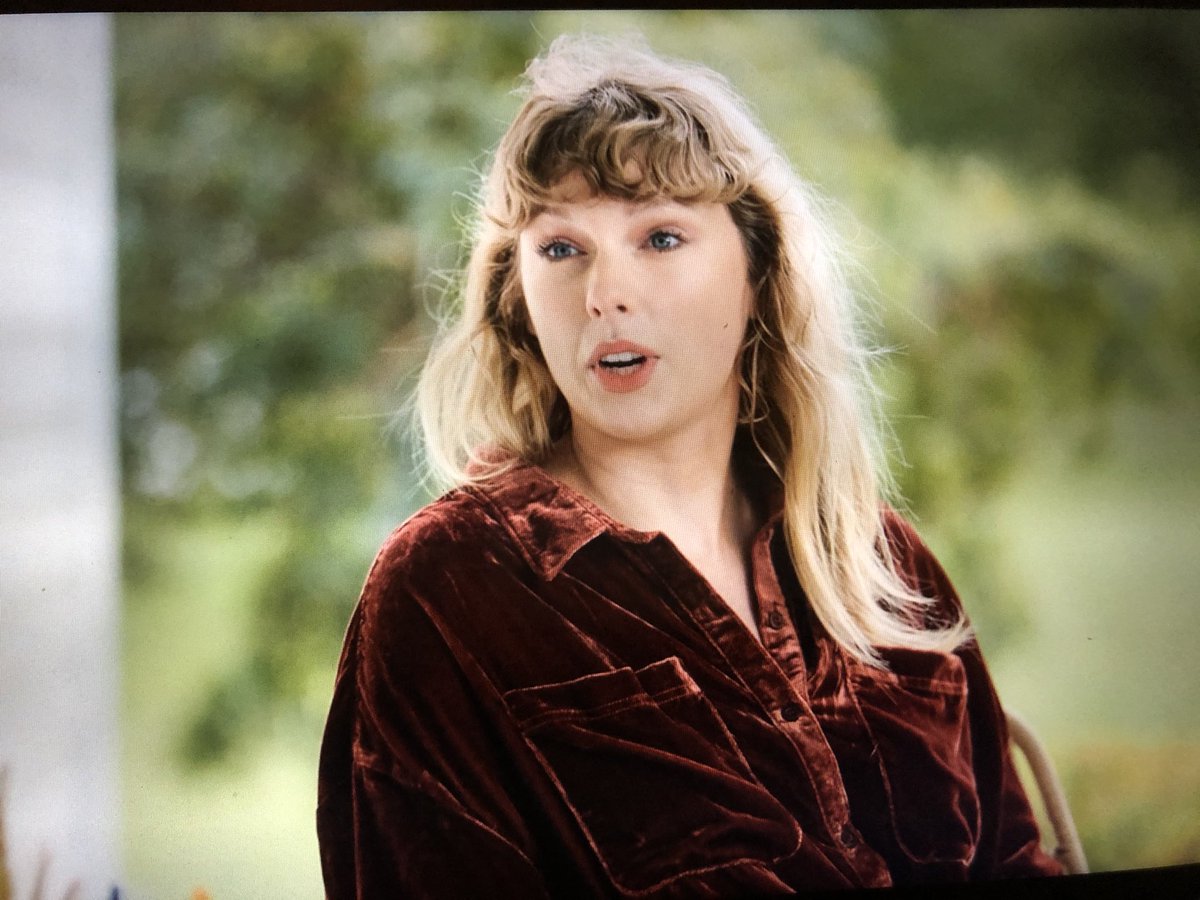 ElisetheSwiftie's tweet photo. this whole thing just feels so warm and cozy and literally like i’m coming home omg 🥺🥺  #folkloreOnDisneyPlus https://t.co/5L6gbSBcXb