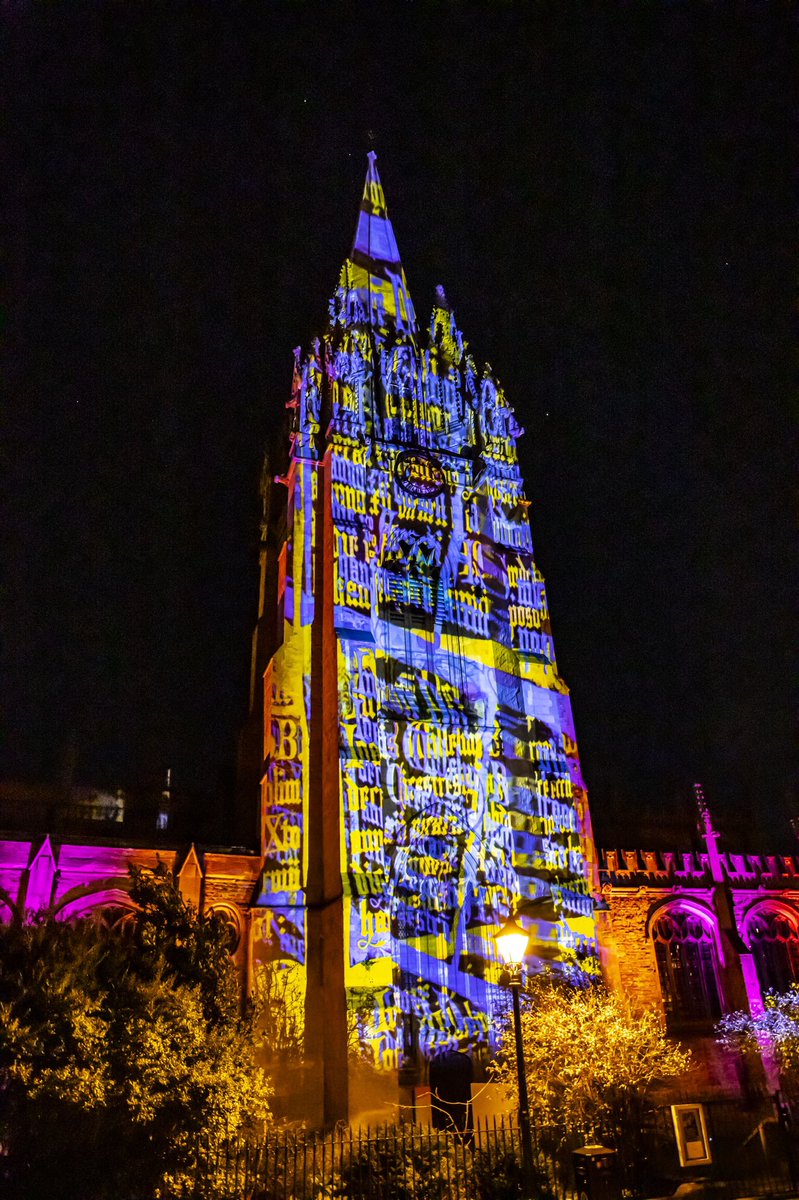 pwalkersculptor's tweet photo. Delighted to have worked with some fantastic partners again this year across #oxford - art doesn’t have to stop because of Covid - it can thrive @OxfordCity @FusionArtsOx @bodleianlibs @morethanadodo @Pitt_Rivers @ChChCathedralOx @SMVOxford @OXChristmas @ace_national @luxmuralis https://t.co/0zx9LUHG0b