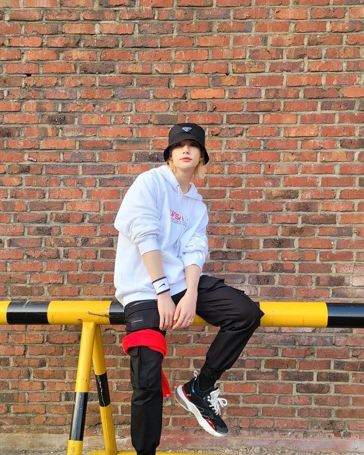 アイドル Stray Kids 1st Lovestay SKZ-X Hyunjin Stray Kids - Online Fanmeeting : 1st #LoveSTAY 'SKZ-X' (Official