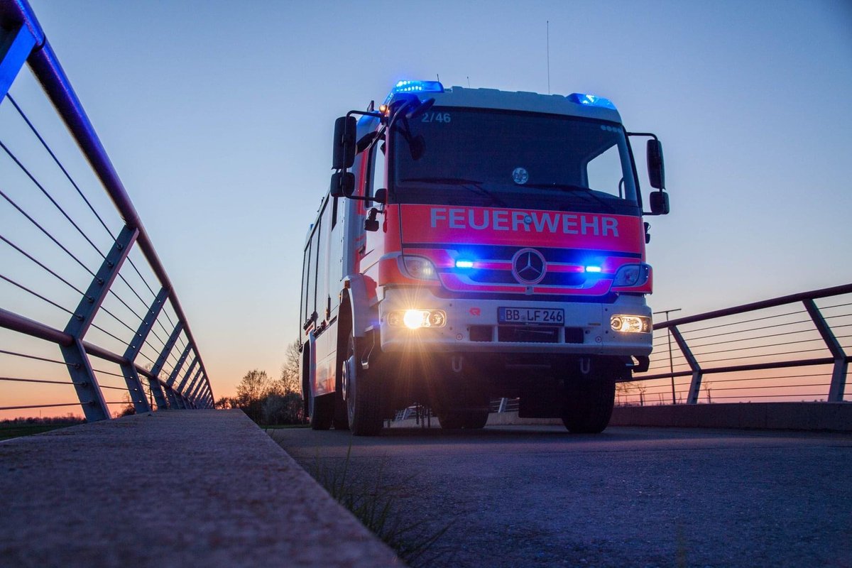 2020 war ein ungewöhnliches und schwieriges Jahr. Auch für die #FeuerwehrSindelfingen. Dennoch machen wir es gern. Heute am Tag des Ehrenamtes möchten wir umso mehr unseren Familien und Freunden für die Unterstützung danken. Ohne euch wäre dieses Engagement nicht denkbar.