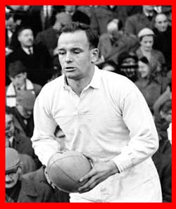 #rugby history Born today 25/11 in 1931 : Dickie Jeeps (England) rugby v Ireland in 1957, 1958, 1959, 1960, 1961, 1962 https://t.co/ym7nWZI8aa https://t.co/bAv6qbYcOn