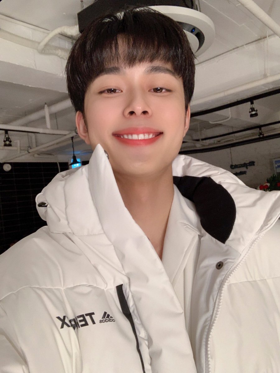 노른자 tweet media