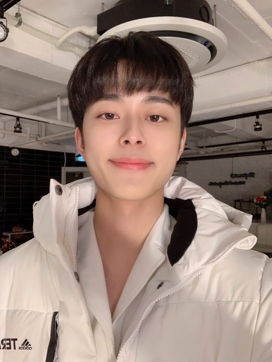 노른자 tweet media