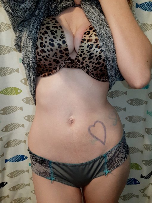 I decided to start my Black Friday sales a little early. My Premium fan page is ONLY $3!!! 😱 https://t<a href="/tag/lingerie"class="tags"><span>#lingerie</span></a><a href="/tag/sexy"class="tags"><span>#sexy</span></a><a href="/tag/hot"class="tags"><span>#hot</span></a><a href="/tag/hottie"class="tags"><span>#hottie</span></a><a href="/tag/sex"class="tags"><span>#sex</span></a><a href="/tag/artist"class="tags"><span>#artist</span></a><a href="/tag/redhead"class="tags"><span>#redhead</span></a>