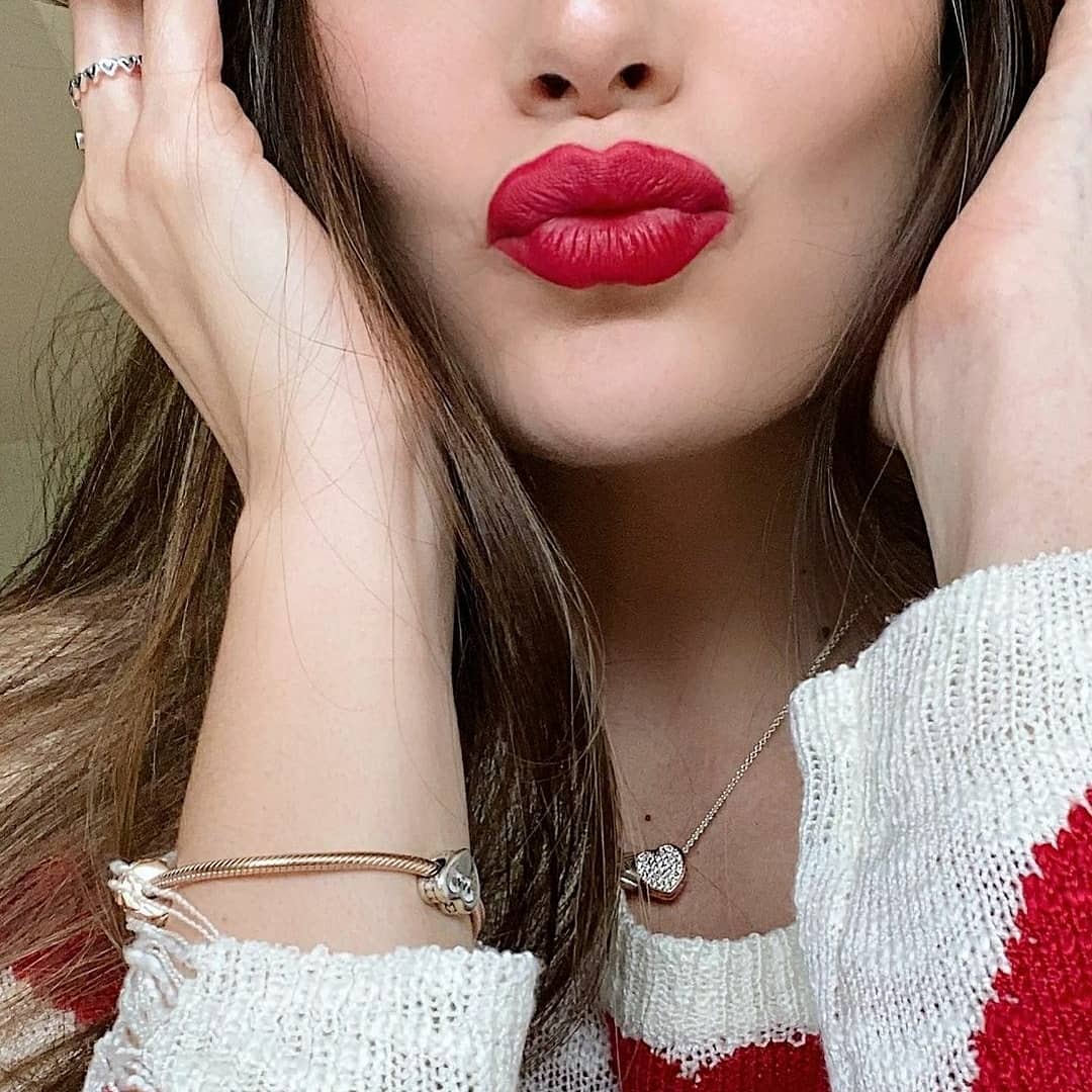 canadaximena's tweet photo. from IG @ximenaNR Mi look de hoy está inspirado en la nueva colección @theofficialpandora llena de corazones para esta temporada navideña. 🤍✖️♥️ amo este necklace personalizado con una X y dos 💕#PandoraMx #SomethingAboutYou https://t.co/TS3aXw7kRp