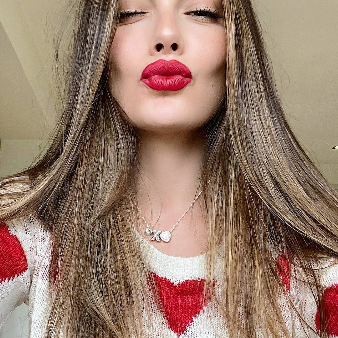 canadaximena's tweet photo. from IG @ximenaNR Mi look de hoy está inspirado en la nueva colección @theofficialpandora llena de corazones para esta temporada navideña. 🤍✖️♥️ amo este necklace personalizado con una X y dos 💕#PandoraMx #SomethingAboutYou https://t.co/TS3aXw7kRp