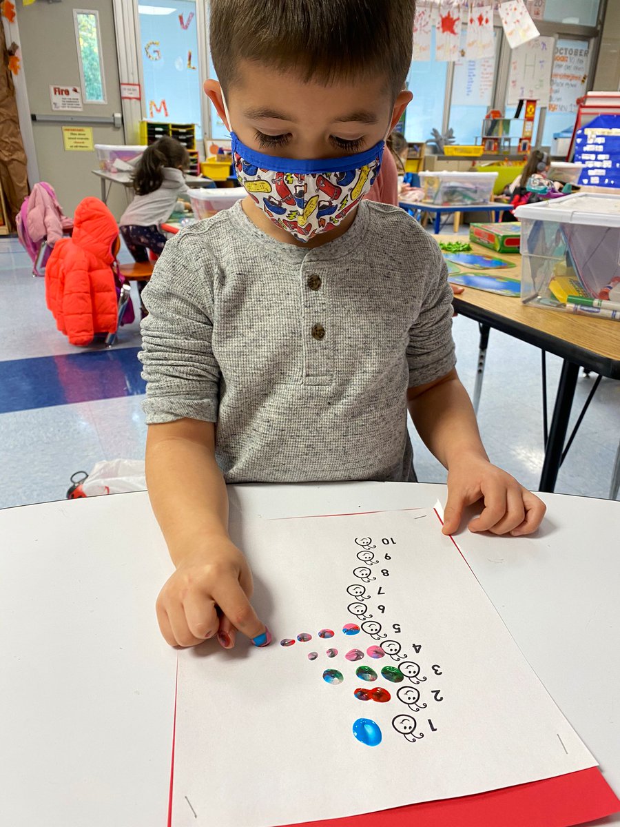 Mrs__Eden's tweet image. We got tired of counting objects, so we switched things up and got messy with some finger paint counting!! 🤪👩‍🎨🎨 #keeplearningfun #mineolaprekgrows #sensorybasedlearning #mineolaproud @MeadowDrMineola