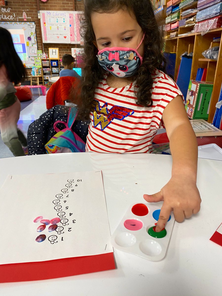 Mrs__Eden's tweet image. We got tired of counting objects, so we switched things up and got messy with some finger paint counting!! 🤪👩‍🎨🎨 #keeplearningfun #mineolaprekgrows #sensorybasedlearning #mineolaproud @MeadowDrMineola