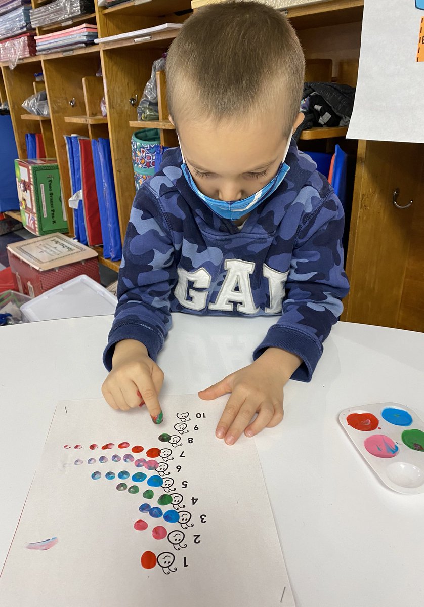 Mrs__Eden's tweet image. We got tired of counting objects, so we switched things up and got messy with some finger paint counting!! 🤪👩‍🎨🎨 #keeplearningfun #mineolaprekgrows #sensorybasedlearning #mineolaproud @MeadowDrMineola