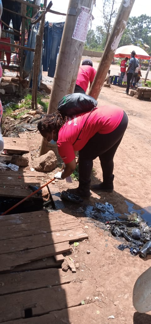 GreenArmyKenya's tweet photo. Sooner or later, we will recognize that 🌍 has rights, too, to live without #pollution. What mankind must know is that we cannot live without #Earth, but 🌍 can live without humans - .@evoespueblo

#EUAmrefCleanUpDay calls for #community #AngamizaCorona

@EUinKenya @Amref_Kenya https://t.co/pI0YqCA8PD