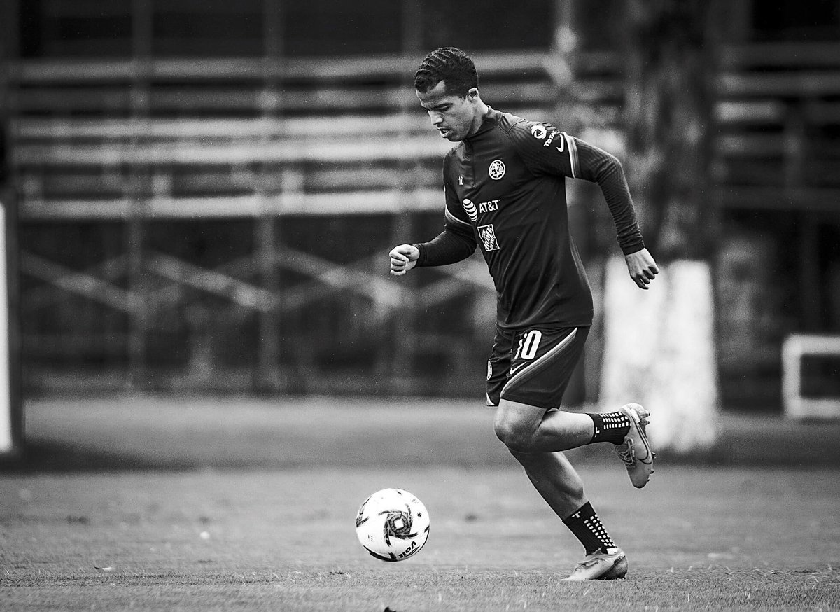 Trabajando duro, semana de clásico!!
Vamos <a href="/ClubAmerica/">Club América</a> 🦅💪🏾