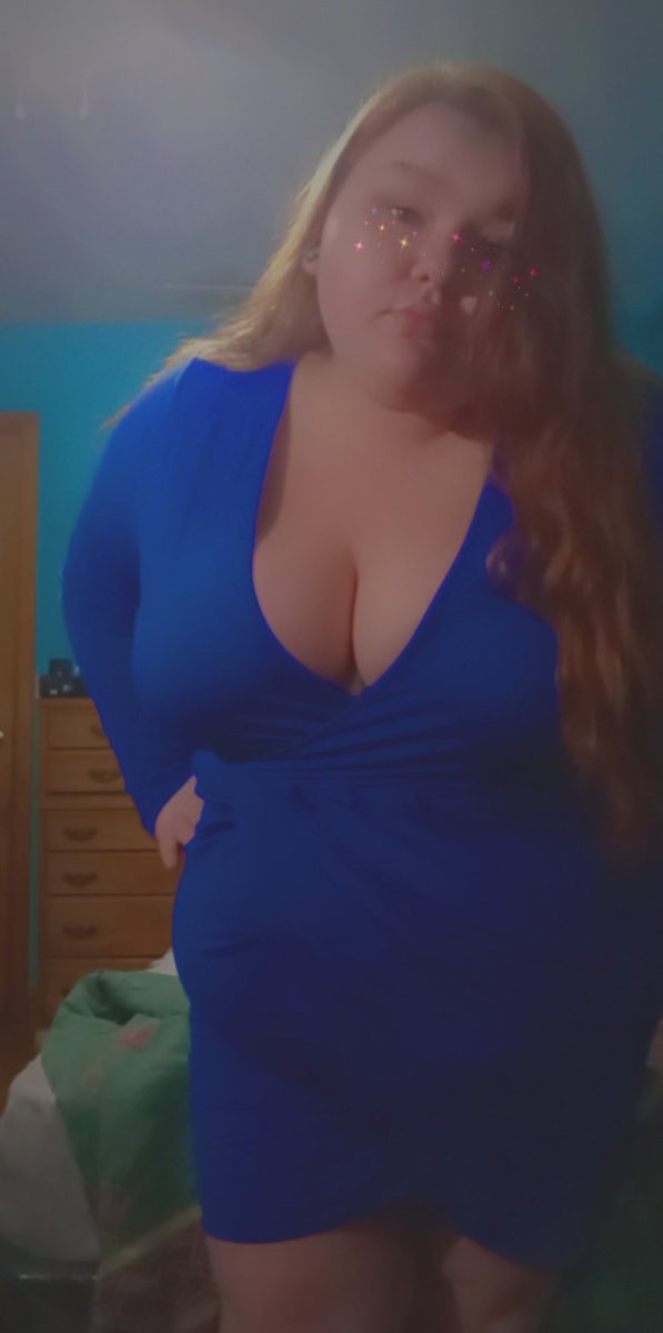 cova_britt's tweet photo. My birthday dress came💚 its a month away but i love it 💚💜💚💜 https://t.co/1EqeVOrbRb