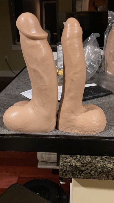 I just got my Fleshjack products and I honestly never thought my dock was that big until I compared mine<a href="/tag/challenge"class="tags"><span>#challenge</span></a><a href="/tag/givewhatyoucan"class="tags"><span>#givewhatyoucan</span></a><a href="/tag/adoptafamily"class="tags"><span>#adoptafamily</span></a>