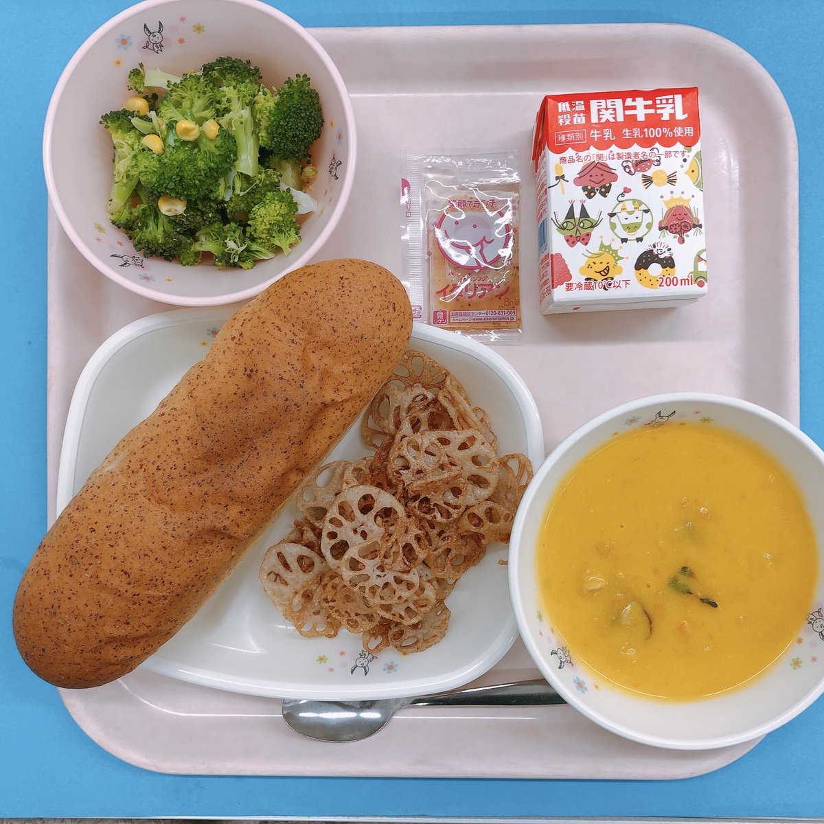 関市学校給食センター 11月25日の献立 胚芽コッペパン 米粉かぼちゃポタージュ れんこんチップス ブロッコリーサラダ イタリアンドレッシング 牛乳 かみかみ献立 関市学校給食センター 年11月25日 関市学校給食センター 11月25日の献立 胚芽コッペパン 米粉かぼちゃポタージュ れんこんチップス ブロッコリーサラダ イタリアンドレッシング 牛乳 かみかみ献立 関市学校給食センター 年11月25日