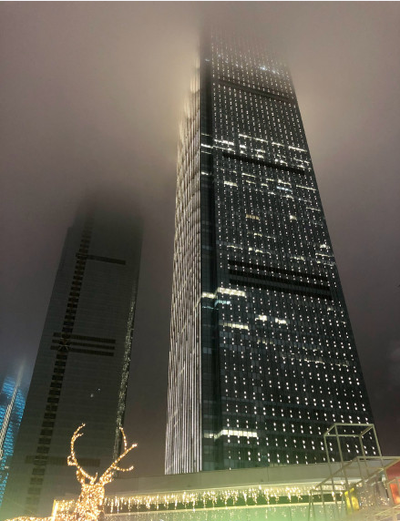 ChangshaCity's tweet photo. #100Scenes of #Changsha 
Changsha’s winter is wet-cold and foggy. Check out those #pics about IFS building, the tallest one in Changsha urban center, surrounding by thick fog like mystery wonderland. 
#travel https://t.co/ZLYTmQOX83