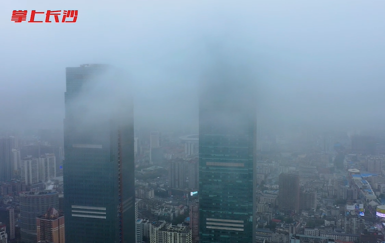 ChangshaCity's tweet photo. #100Scenes of #Changsha 
Changsha’s winter is wet-cold and foggy. Check out those #pics about IFS building, the tallest one in Changsha urban center, surrounding by thick fog like mystery wonderland. 
#travel https://t.co/ZLYTmQOX83