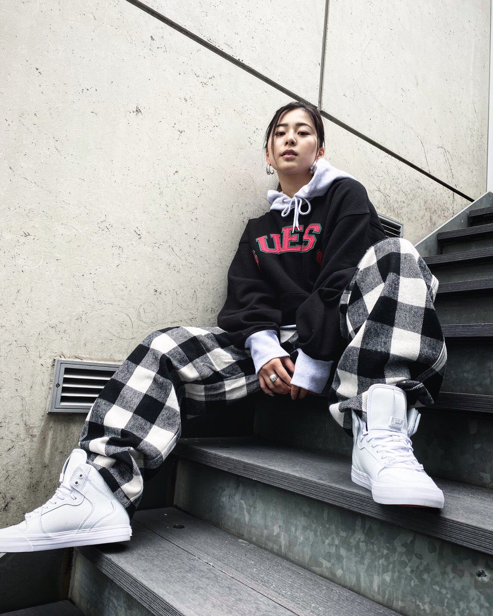 supratokyo's tweet photo. 【VAIDER CLASSICS】王道モデル"VAIDER"
重厚感、高級感があるだけでなく、ナイロンレザー素材による水や汚れへの強さもポイント。
オールホワイトで服装を選ばないタウンユースにもオススメの1足。
#suprafootweartokyo #sneaker #vaider #white
https://t.co/XQeZDS9JNC https://t.co/WFk45fdR4F