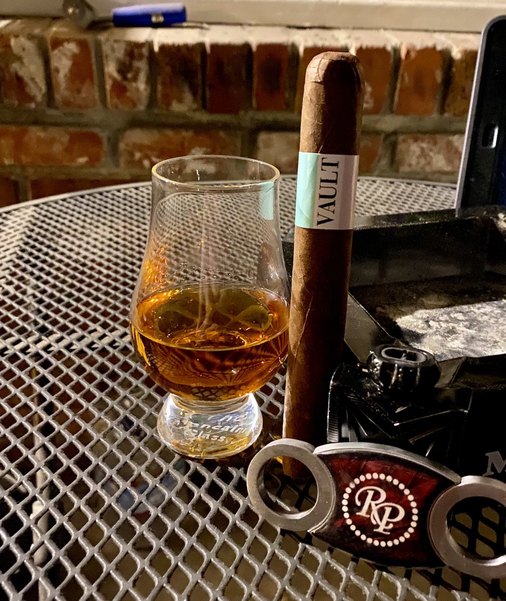 NNeher's tweet photo. @privadacigar vault series 1 paired with  Lagavulin 16yr scotch. I think I just fell in love with this scotch #scotch #whisky #cigars #scotchandcigars #cigarsandscotch #newworldcigars #cigars #whisky https://t.co/BDe4PXBdw0