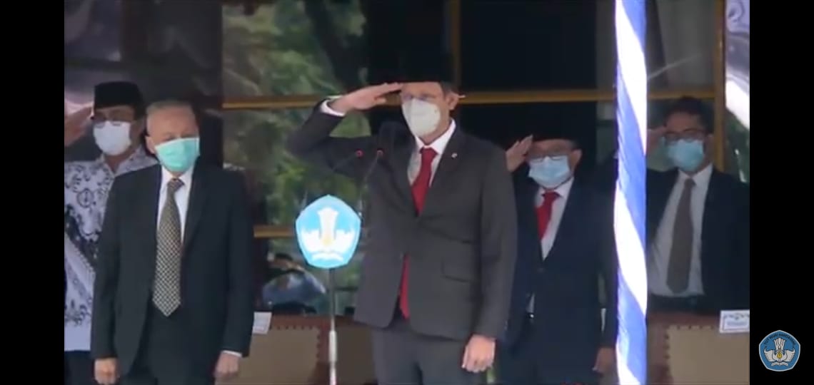 sahabat keluarga Mendikbud Apresiasi Kerjasama Guru dan Orang Tua Selama Pandemi: Sahabat Keluarga- Selalu ada hikmah dari setiap peristiwa yang terjadi. Salah satunya  di bidang Pendidikan dalam menghadapi sutuasi Pandemi Covid-19 ini.… dlvr.it/RmMx8Z salam literasi