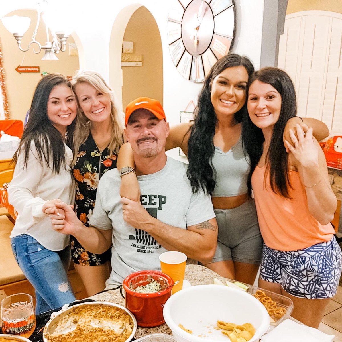 iwantcandi17's tweet photo. This family of mine is absolutely unmatched. God blessed me with the best 😍 https://t.co/lq4xkAFkFn