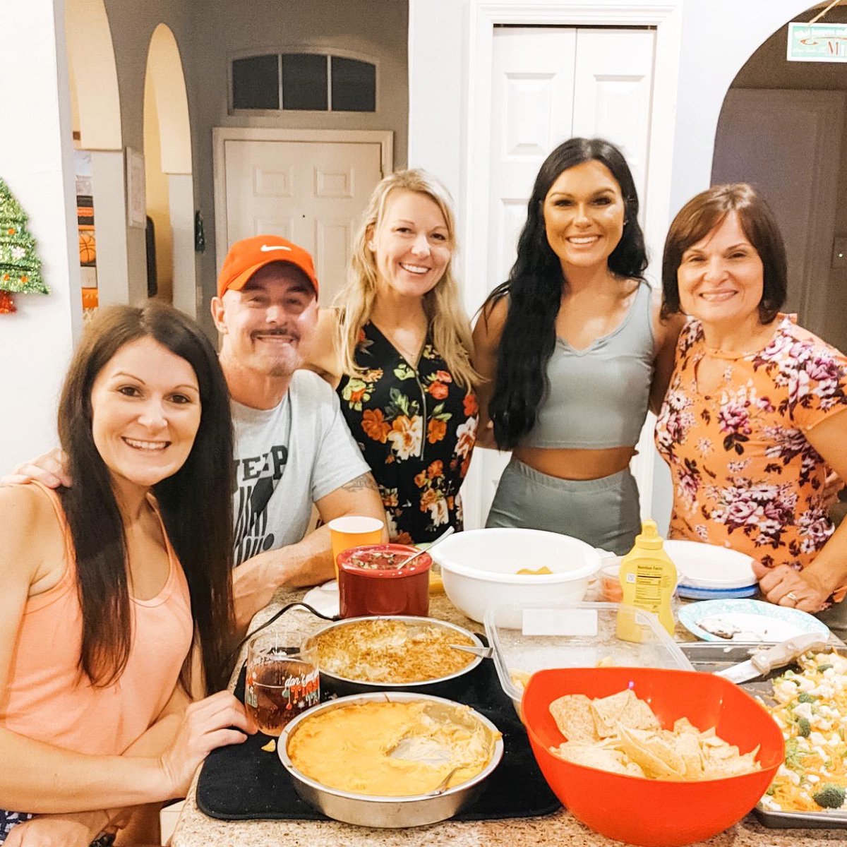 iwantcandi17's tweet photo. This family of mine is absolutely unmatched. God blessed me with the best 😍 https://t.co/lq4xkAFkFn