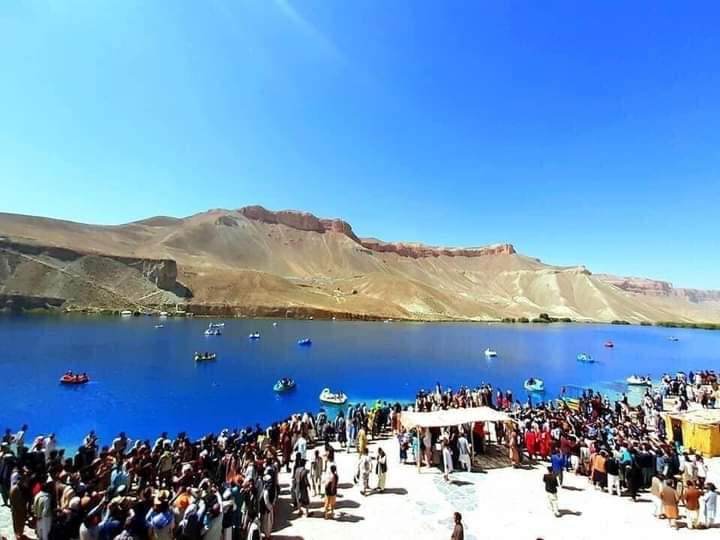 Buddha_Salsal's tweet photo. تروریستان در بامیان جایی ندارند. مسوولان باید تاوان غفلت و ناکارگیهای خود را بپردازند.
دیروز امنترین نقطهی کشور و آبرو و اعتبار تاریخی و مدنی این سرزمین، برای اولین بار شاهد دو انفجار کشنده بود که مسوولان باید پاسخ بدهند و برکنار شوند.
بامیان فقط دو دروازه دارد.
#SaveBamyan https://t.co/Q0tfkmfPs7