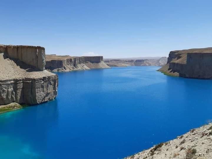 Buddha_Salsal's tweet photo. تروریستان در بامیان جایی ندارند. مسوولان باید تاوان غفلت و ناکارگیهای خود را بپردازند.
دیروز امنترین نقطهی کشور و آبرو و اعتبار تاریخی و مدنی این سرزمین، برای اولین بار شاهد دو انفجار کشنده بود که مسوولان باید پاسخ بدهند و برکنار شوند.
بامیان فقط دو دروازه دارد.
#SaveBamyan https://t.co/Q0tfkmfPs7